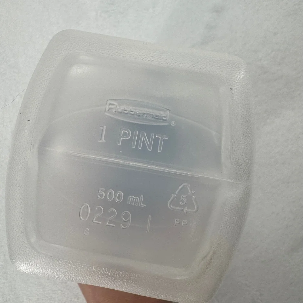 Vintage Rubbermaid 1 Pint Sippin Saver Plastic Bottle Blue Flip Top Straw Lids